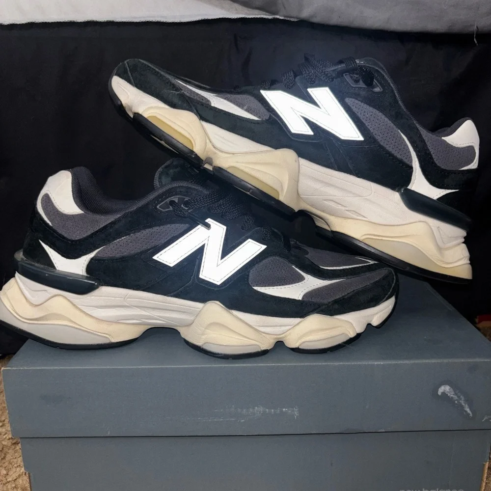 New Balance 9060 Men’s Black and off white Sneakers